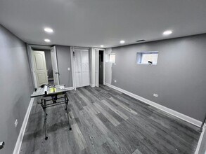 1028 W Oakdale Ave in Chicago, IL - Foto de edificio - Building Photo