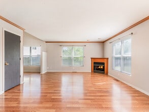 2433 Caton Crest Ct in Crest Hill, IL - Building Photo - Building Photo