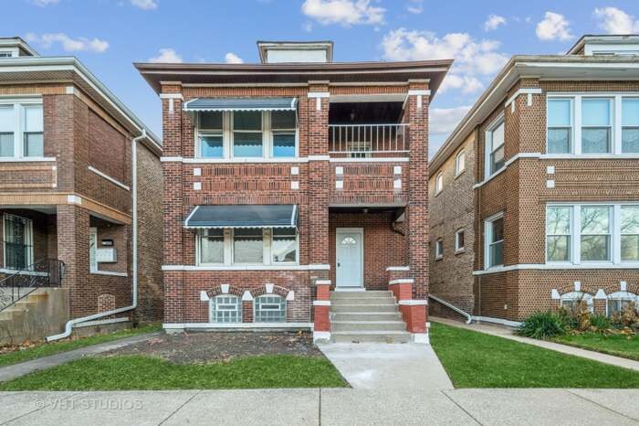 8718 S Muskegon Ave in Chicago, IL - Building Photo