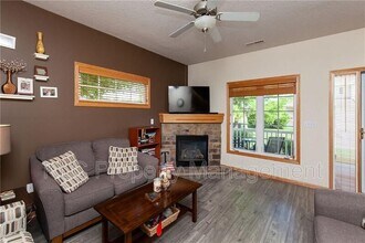 946 Red Hawk Way SE in Altoona, IA - Building Photo - Building Photo