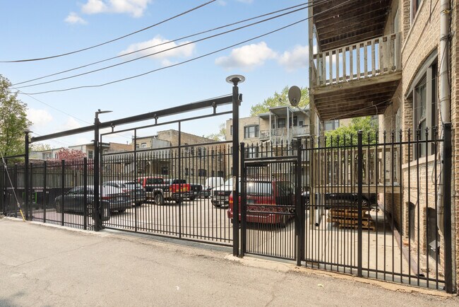 6931 N Lakewood Ave in Chicago, IL - Foto de edificio - Building Photo