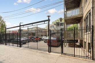 6931 N Lakewood Ave, Unit 2 in Chicago, IL - Building Photo - Building Photo