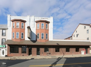39-45 S Reading Ave in Boyertown, PA - Foto de edificio - Building Photo