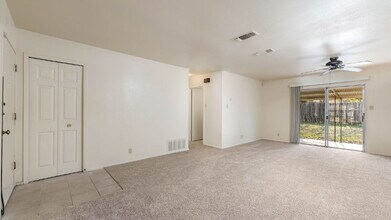 4710 Casa Bello St in San Antonio, TX - Building Photo - Building Photo