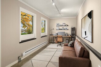 2560 Dexter Ave N in Seattle, WA - Building Photo - Building Photo