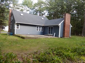 67 Plain Rd in Westford, MA - Foto de edificio - Building Photo