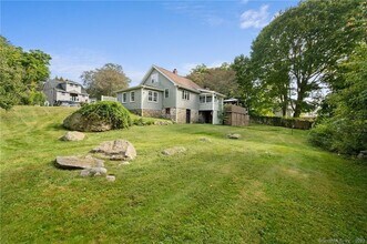 6 East St, Unit B in Waterford, CT - Building Photo - Building Photo