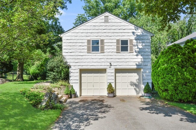 35 Blossom Terrace in Larchmont, NY - Building Photo - Building Photo