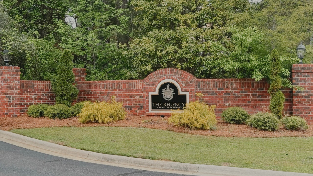 Regency Apartments in Fayetteville, NC - Foto de edificio