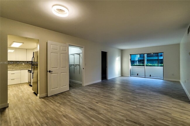 7917 SW 104th St in Miami, FL - Building Photo - Building Photo