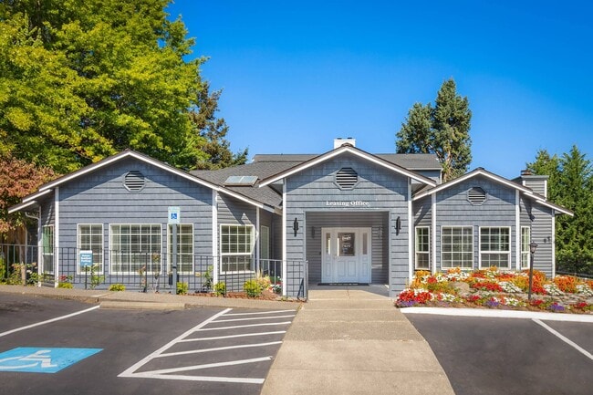 Desie in Burien, WA - Foto de edificio - Building Photo