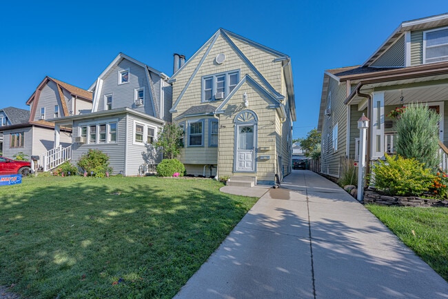 118 Nassau Ave, Unit Upper Apartment in Kenmore, NY - Foto de edificio - Building Photo