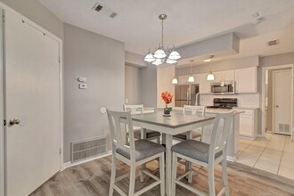 2402 Sycamore Ave in Huntsville, TX - Building Photo - Building Photo