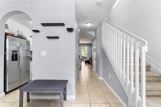 230 SE 29th Ave in Homestead, FL - Foto de edificio - Building Photo