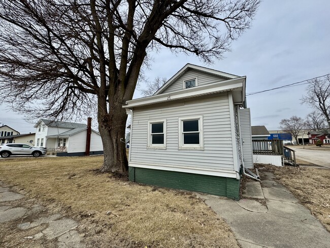 27 E Railroad Ave in Princeton, IL - Building Photo - Building Photo