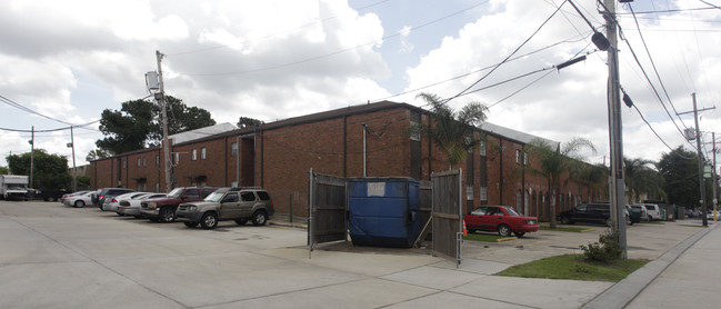 Lake Haven Riverside Court in Metairie, LA - Building Photo - Building Photo