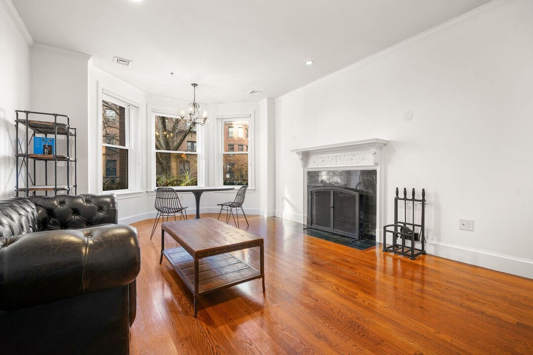 402 Marlborough St in Boston, MA - Building Photo