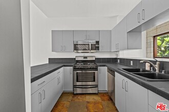 343 Rennie Ave in Los Angeles, CA - Building Photo - Building Photo