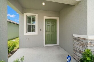 2562 Leonia Ln in Zephyrhills, FL - Building Photo - Building Photo