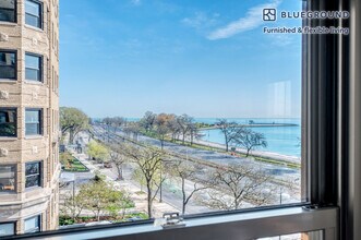 1400 N Lake Shore Dr in Chicago, IL - Building Photo - Building Photo