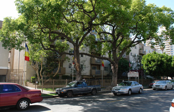 North Towers Apartments in Los Angeles, CA - Building Photo - Building Photo