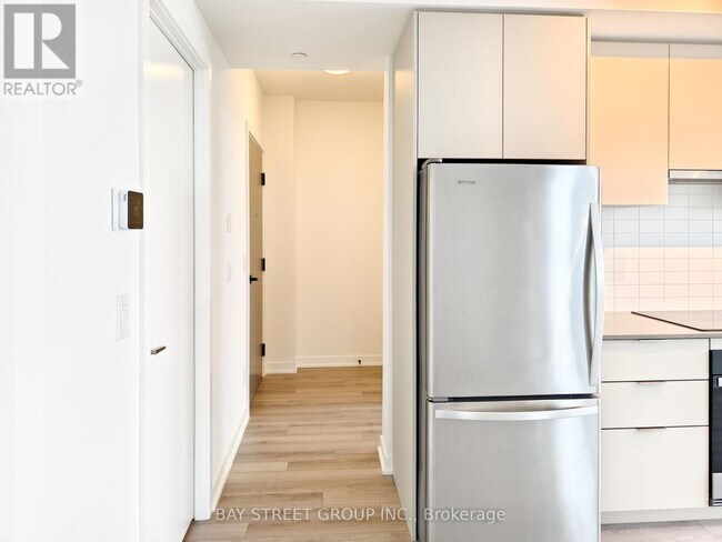 3071 Trafalgar Rd in Oakville, ON - Building Photo - Building Photo