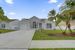 8467 Dynasty Dr in Boca Raton, FL - Building Photo