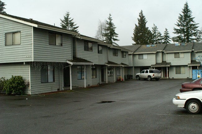 Timber Hill Apartments in Everett, WA - Building Photo - Building Photo