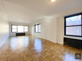 412 E 55th St in New York, NY - Building Photo