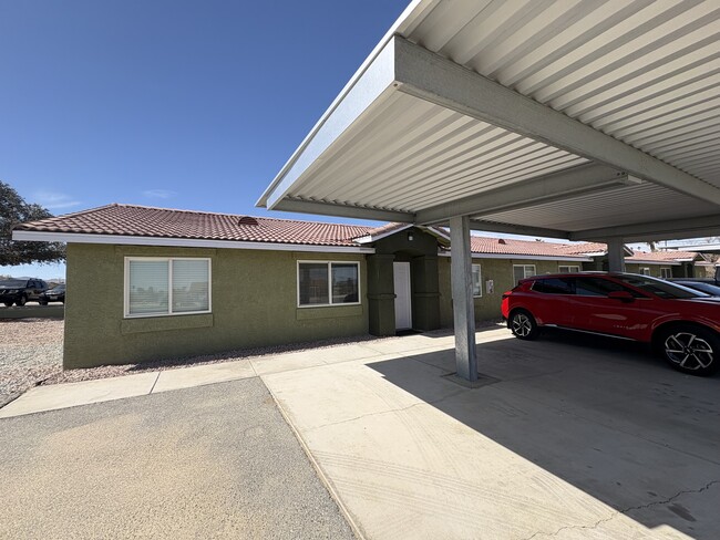 73538 Sun Valley Dr, Unit 3 in Twentynine Palms, CA - Foto de edificio - Building Photo