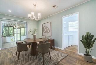 4712 Frontier Trail in Austin, TX - Foto de edificio - Building Photo