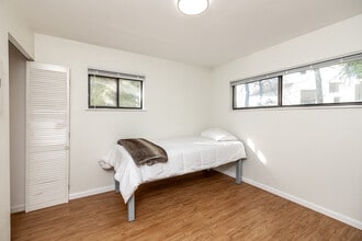 Manville Terrace in Iowa City, IA - Building Photo - Interior Photo