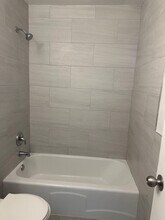 3815 N Pine Grove Ave, Unit STUDIO in Chicago, IL - Building Photo - Building Photo