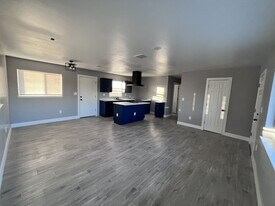 1017 Wyatt Dr in El Paso, TX - Building Photo