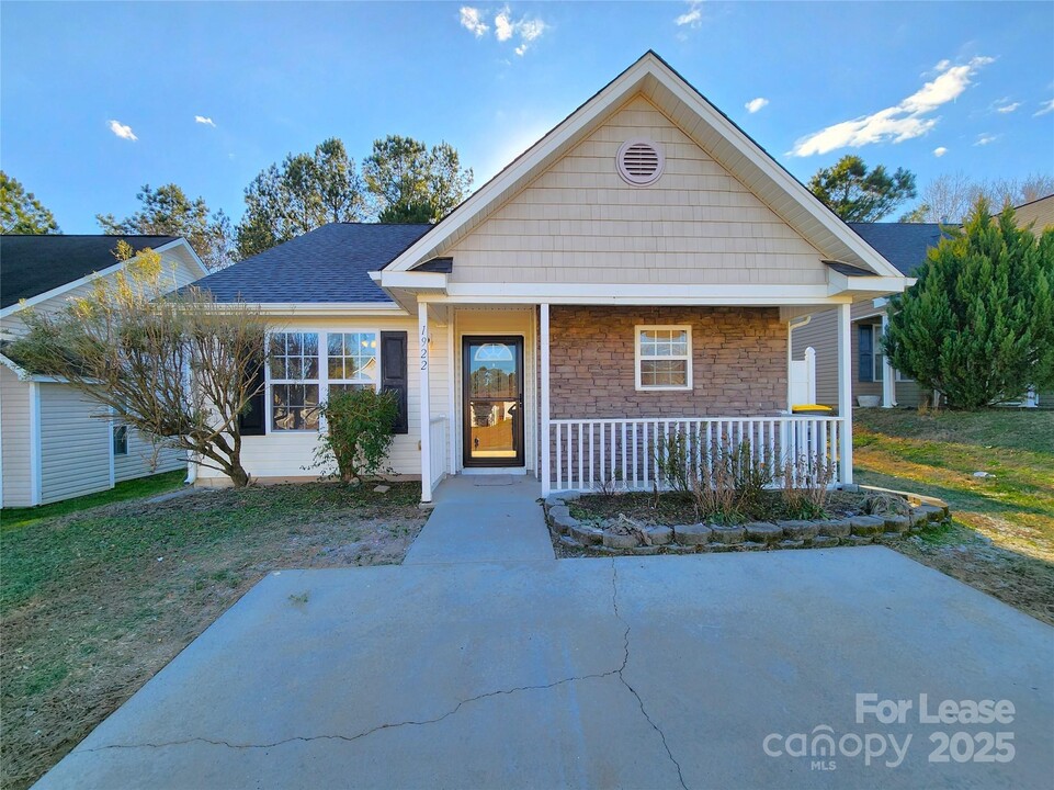 1922 Mission Oaks St in Kannapolis, NC - Building Photo