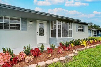 6711 NW 8th St in Margate, FL - Building Photo - Building Photo