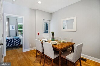 2551 Grays Ferry Ave-Unit -1 in Philadelphia, PA - Foto de edificio - Building Photo