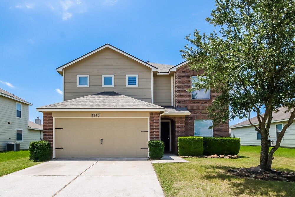 8715 Sunset Pond Dr in Tomball, TX - Building Photo