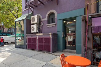 100 W 73rd St in New York, NY - Building Photo - Building Photo