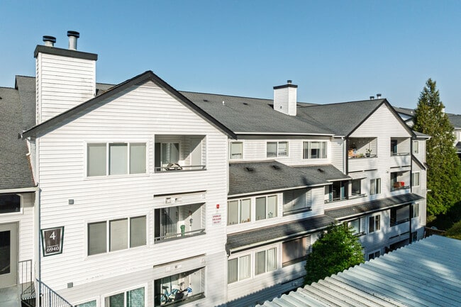 Viewpoint Townhomes in Newcastle, WA - Building Photo - Building Photo