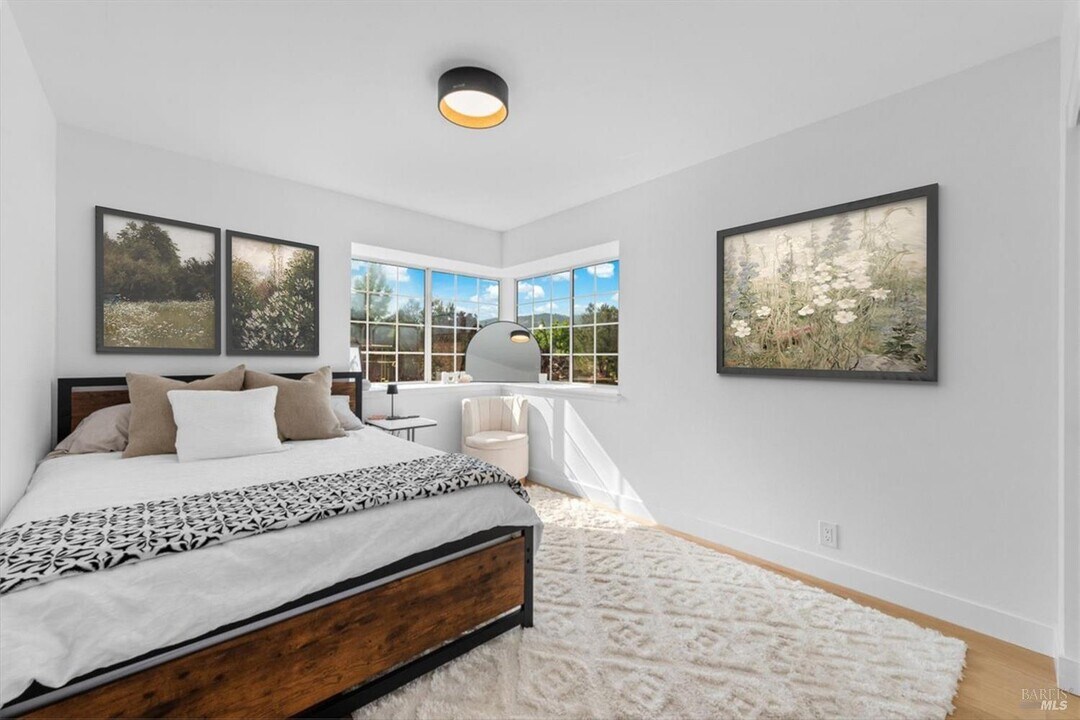 2115 Oat Hill Ct in Calistoga, CA - Building Photo