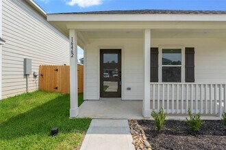 16462 Valerie Marie Pl in Conroe, TX - Building Photo - Building Photo