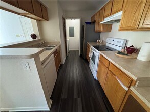 5500 Devonbriar Way in Orlando, FL - Building Photo - Building Photo