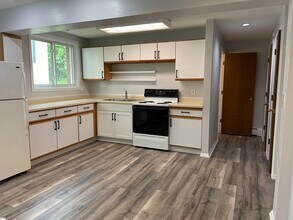 1209 E 4th St, Unit 2 in Duluth, MN - Foto de edificio - Building Photo