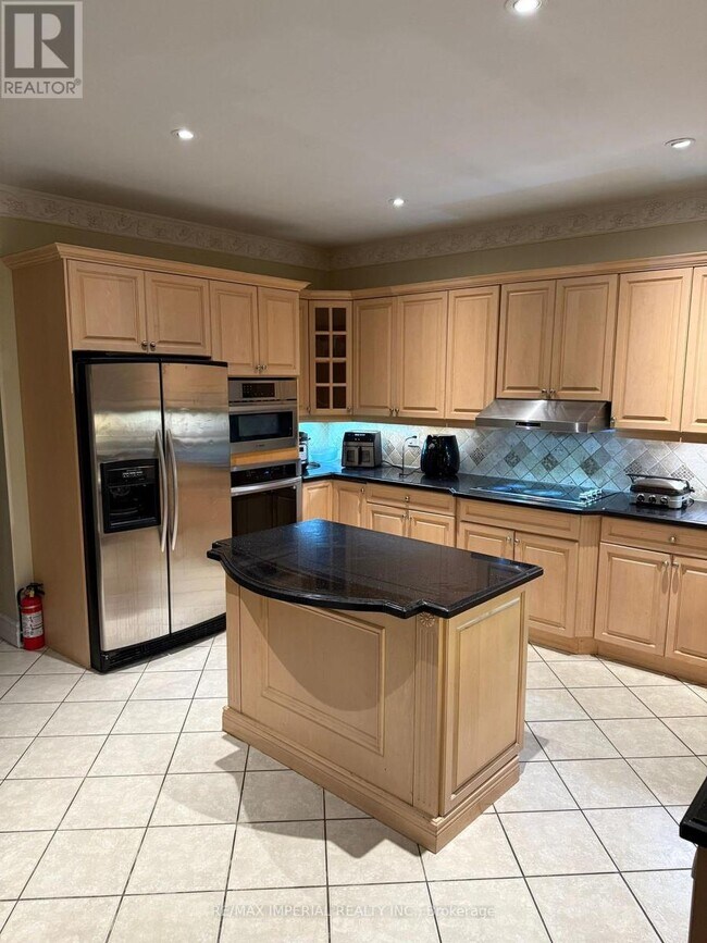 185 Pemberton Ave in Toronto, ON - Building Photo - Building Photo