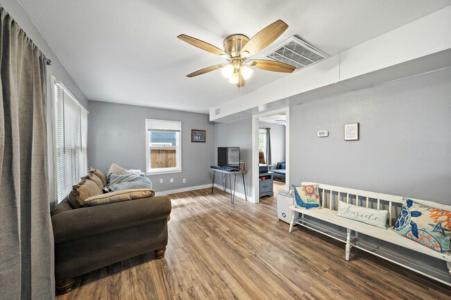 609 Sealy Ave in Galveston, TX - Building Photo - Building Photo