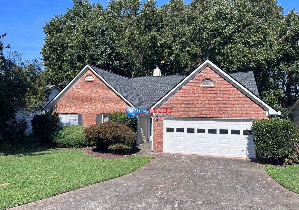 670 Paris Dr in Lawrenceville, GA - Building Photo