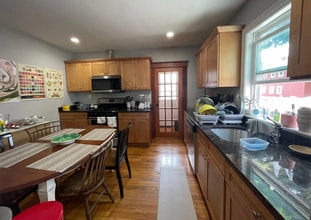 62 Frederick Ave, Unit 1 in Medford, MA - Foto de edificio - Building Photo