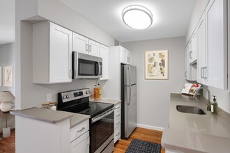 Bay Ridge at Nashua Apartments in Nashua, NH - Building Photo - Building Photo