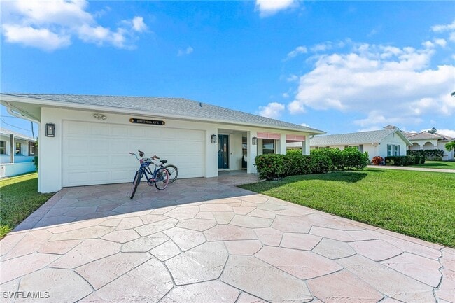 690 100th Ave N in Naples, FL - Building Photo - Building Photo